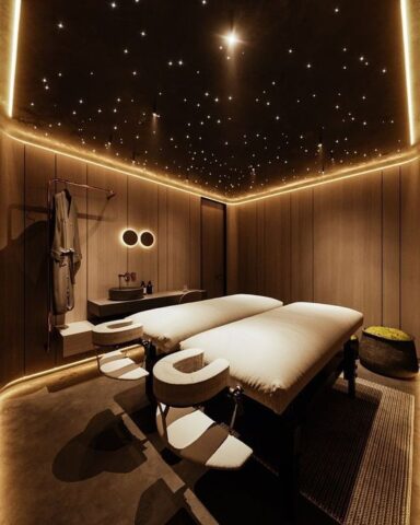 Thiết kế trần quán spa từ những hình led ngôi sao