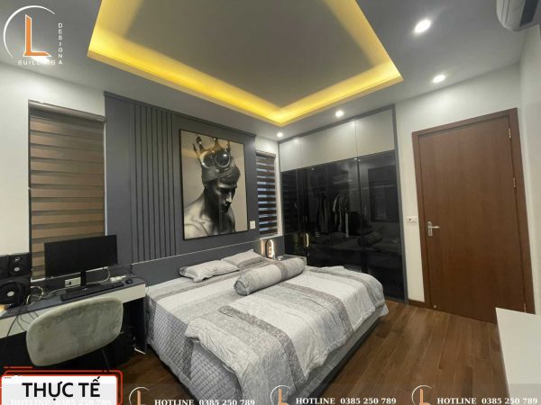 Phòng ngủ tông màu ấm áp kết hợp lam sóng và ảnh phù hợp theo cá tính của gia chủ