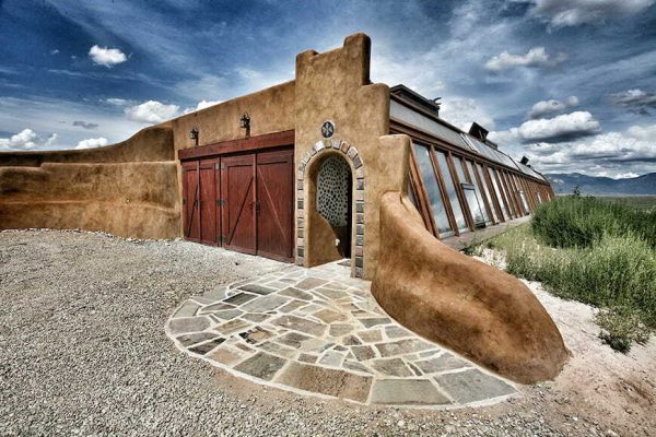 Nhà sinh thái Earthship chạy bằng năng lượng mặt trời